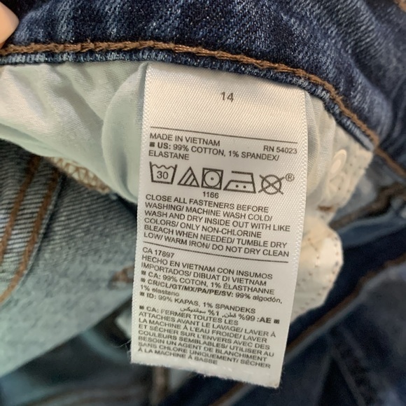 Old Navy Mid-rise Boyfriend Jeans, Size 14 - Picture 8 of 9